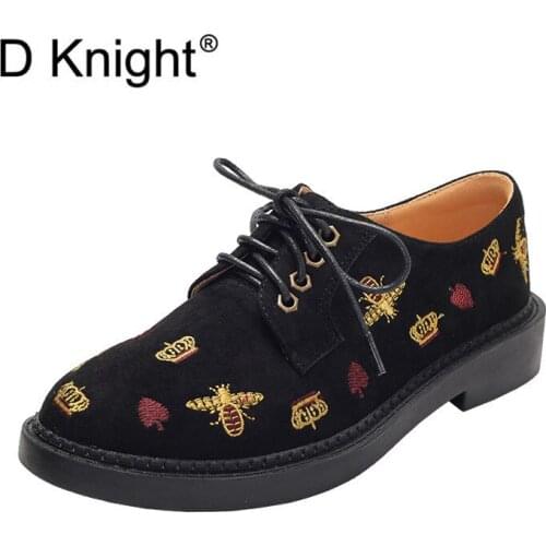 Woman Embroider Flats Daisy Lace Up Loafers British Style Flock Derby Shoes Japanned Round Toe Platform Shoes For Women Creepers