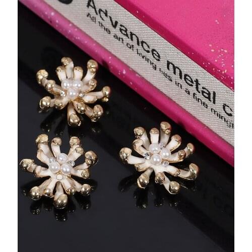 2018New 100Pcs Pearl Flower Core Rhinestones Buttons for DIY Hair Accessories or Wedding Bride Jewelry Decoration HZ412