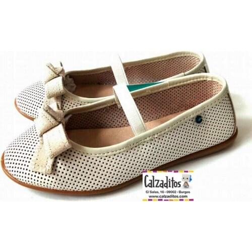 Girls ballet pumps in beige leather with spikes