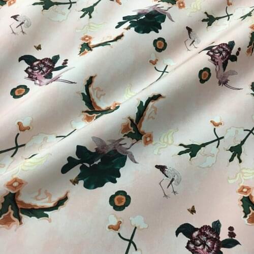Hand-painted small crane printing fresh powder white elastic crepe de chine digital printing natural mulberry silk high fashion