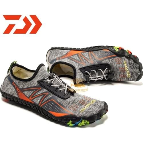 2020 Daiwa Fishing Water Shoes Men Professional Outdoor Wading Climbing Shoes Surf Beach Quick-Drying Dawa Fishing Shoes