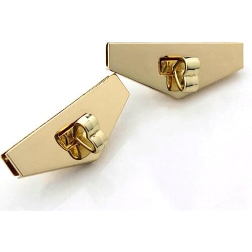 1pcs Metal Turn Lock Fashion Triangle Twist Lock Closure Parts for DIY Handbag Shoulder Bag Purse Hardware Accessories CLOXY