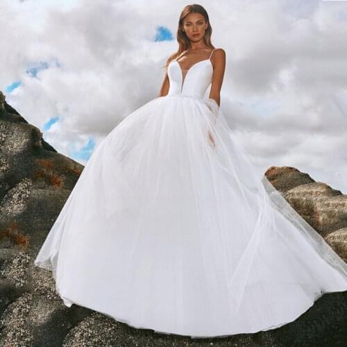 Eightree Vintage Boho Wedding Dresses White Spaghetti Straps Backless Tulle Bride Gown V-neck Backless Beach Wedding Party Gowns
