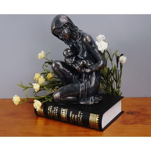 Vintage Resin Statue Mother Holding Child Unusual Home Decor European Character Creative Figurine Living Room Desktop Decoration