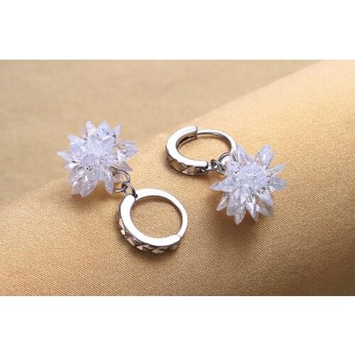 2021 new 925 silver Flower Carved Earrings Woman Crystal from Swarovskis Simple Temperament Wild Anti-allergic