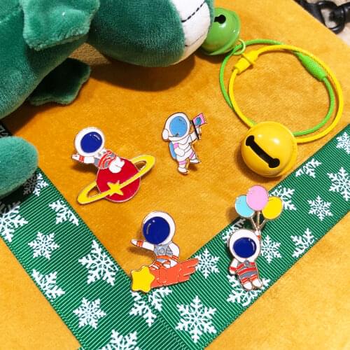 1pcs Metal Aviation astronaut deer Enamel Brooch Creative Cartoon Drawing Board Badge Pin Cute Clothing Jewelry