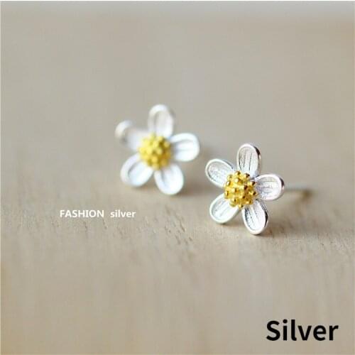 2021 New Allergy Free Earrings with Cute Small Flowers Simple and Fresh Birthday Gift for Girl Friend Ladies Jewelry for Women