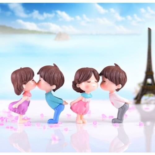 2PCS Sweety Lovers Couple Figurines Miniatures Fairy Garden Gnome Moss Terrariums Resin Crafts Decoration Accessories