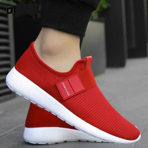 Lightweight Breathable Slip on Shoes for Men High Quality Vogue Sneakers Footwear Male Shoes Adulto Black Red Men Casual Shoes