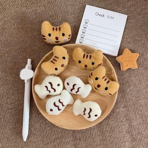 Kitten Eating Fish Cartoon Plush Creativity Custom Brooches Bag Clothes Coat Sweater Lapel Jewelry Cute Gift for Girl Friends