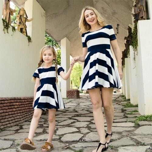 Family Matching Outfits Summer Short Sleeved Striped Parent Child Mother Daughter Dress Childrens Wear Girl Me Mom Kids Clothes