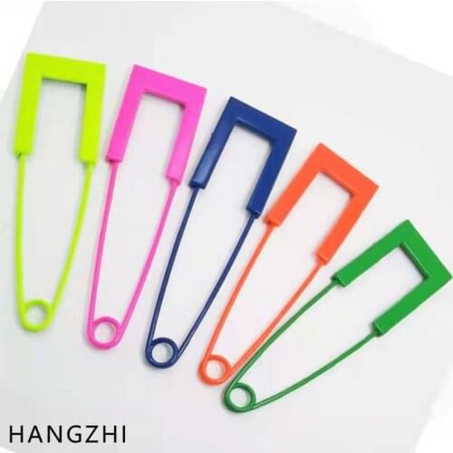 HANGZHI INES New Retro Color Spray Paint Shawl Buckle Big Pin Coat Decorate Brooch for Women Men Travel Party Cool Jewelry 2021