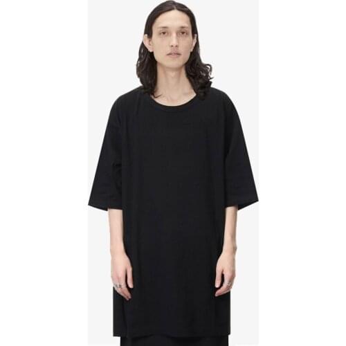 Summer mens black silhouette with five-point sleeves, round collar, loose, low collar, most of the sleeves and short sleeves