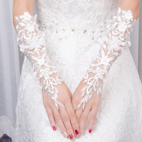 Free Shipping 2018 Fingerless Long White Lace Gloves for Bridal Flower with Pearls Womens Wedding Gloves gants mariage