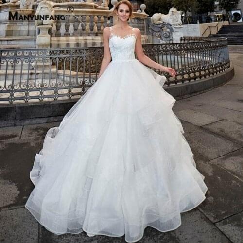 High-End Sleeveless Embroidery Appliques Tulle Tiered Bridal Ball Gown Custom Made O-Neck Button Back Chapel Train Wedding Dress