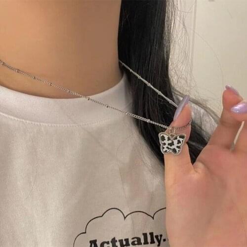 U-Magical Charming Black and White Cow Butterfly Pendant Necklace for Women Charming Polka Dot Necklace Jewelry Pendientes