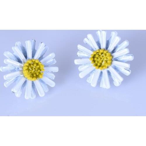 Earing Real Tin Alloy Brinco Brincos Daisy Earrings 2021 New Fashion Simple And Small, Fresh Versatile Fairy Flower In Summer