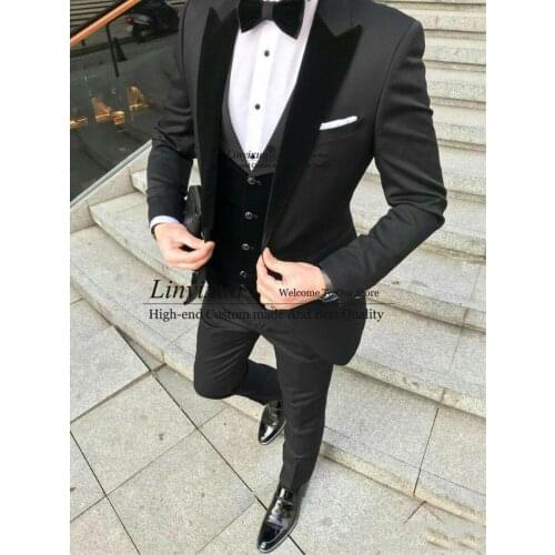 2019 Designer Black Groom Tuxedos Mens wedding Suits Velevt Peaked Lapel Man Blazer Jackets Three Pieces Groomsmen Prom suits