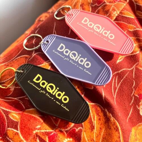 30Pcs pack Promotion Customized Logo Printing Vintage Key Tag Plastic Acrylic Motel Keychain Key Tags For Hotel Room