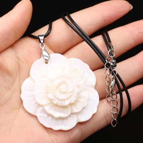 2021 Fashion Multi-layer Flower Shell Pendant Natural Mother of Pearl White Shells Charms Chokers Necklace Jewelry Gift 47x47mm