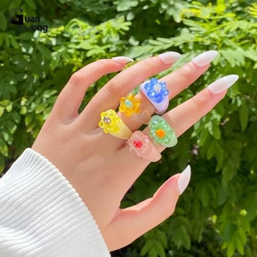 GuanLong 2021 New Flower Cute Rings Aestethic for Girls Fashion Pink Acrylic Rhinestone Vintage Finger Ring for Women Minimalist