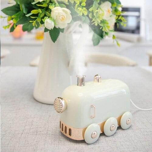 Creative Small Train Humidifier Small Mini Portable Facial Moisturizer Desktop Non-Aromatherapy Humidifier Gifts for Girls