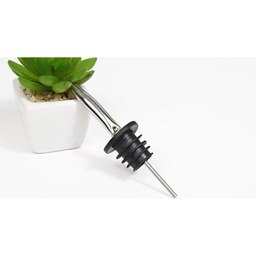 2PCS/LOT S/Steel Wine Pourer Rubber Stopper Olive Oil Pourer Dispenser Spout Glass Bottle Pourer Bar Home Accessories LJ 008