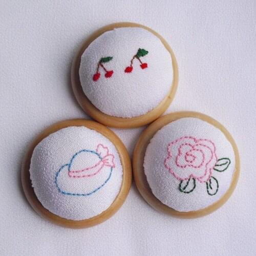 Free shipping 20pcs/lot Needle Pin Cushion handmade DIY embroidered Handcraft Tool for sewing needlework Wooden base E96-2