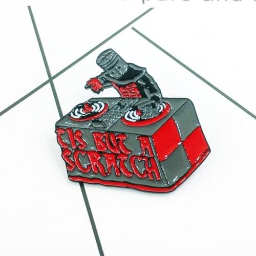 Newcomer red iron plate drum playing disc brooch fashion personality music operator jewelry badge denim backpack gift