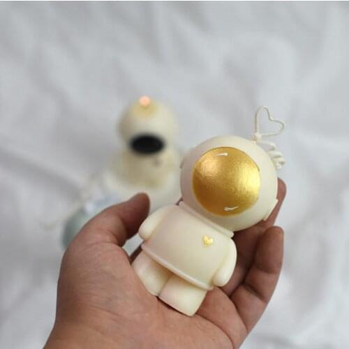 Creative Astronaut Shape Candle Mold Handmade Soap Gypsum Silicone Molds Diy Homemade Perfume Candle Wax Mold
