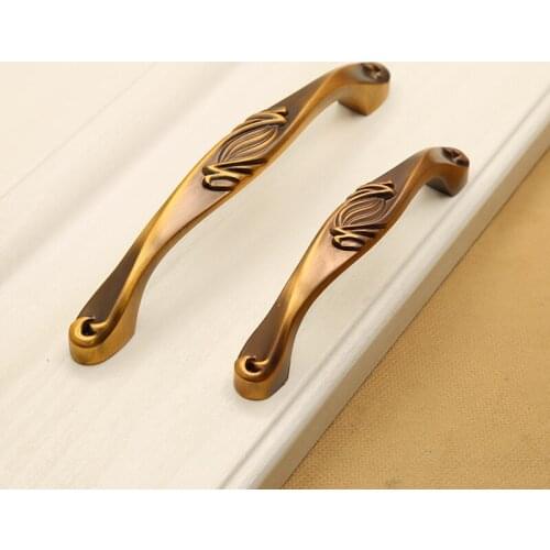 European Retro Door Handles and Knobs Metal Drawer Pulls Vintage Kitchen Cabinet Furniture Hardware