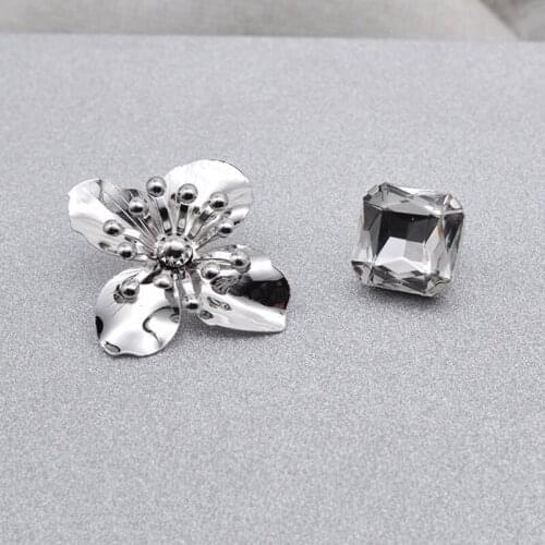 JZTOP Unique Big Metal Flower Stud Earrings Square Crystal Ear Studs Ladies Asymmetrical Rhinestone Earring Punk Party Jewelry
