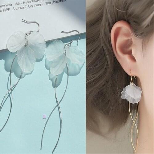 1pair White Petal Drop Earrings Long Statement S Shape Metal Tassel Earrings Womens Fashion Fringed Flower Earrings