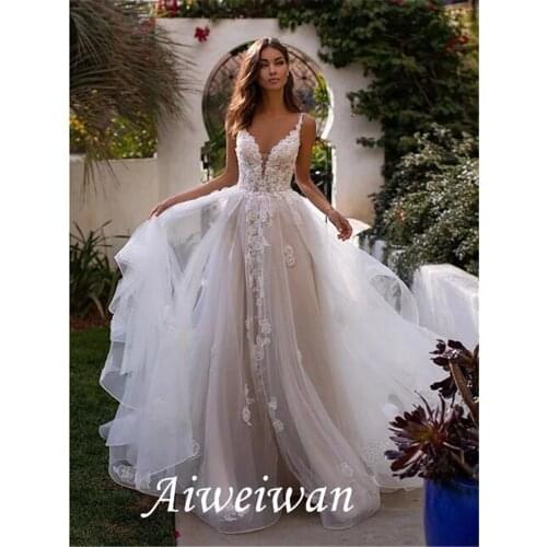 A-Line Wedding Dresses V Neck Chapel Train Lace Tulle Spaghetti Strap Romantic Sexy Beautiful Back with Appliques 2021