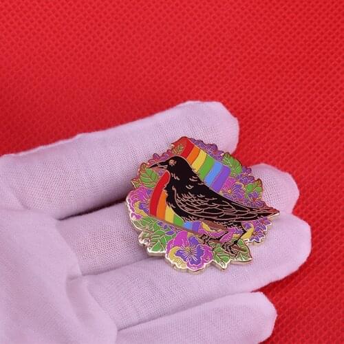 Proud Crow Brooch Enamel Lapel Pins Witch Gothic Heart Fantastic Aesthetic Collection Badge Ornament