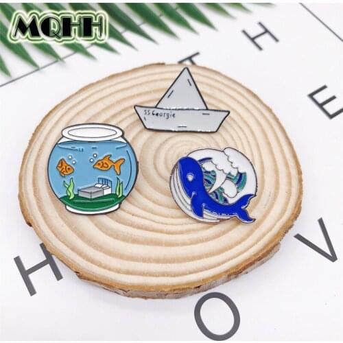 Creative cartoon animal fish goldfish fish tank origami boat enamel brooch round badge T-shirt bag pin accessory woman jewelry
