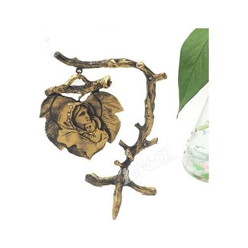 Alloy Catholic sacred objects such as the Church of the Virgin Mary, the leaves on the table the gift of the prayer room