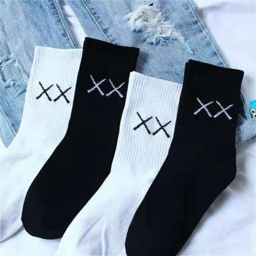 Unisex Lovers Men Boy Middle Tube Cotton Hip Hop Graffiti Harajuku Sport Skateboard Socks Black White Running Socks