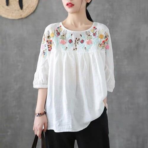 010 Summer Womens Tshirt Embroidery Flowers Vintage All-Match O-Neck Half Sleeve Casual Loose Sweet Girl Female Tops Clothing