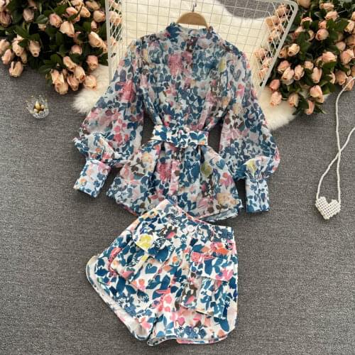 2021 Spring And Autumn Womens Suit Blue Retro Print Bubble Long-sleeved Shirt + High-Waist Wide-leg Shorts 2-piece Set