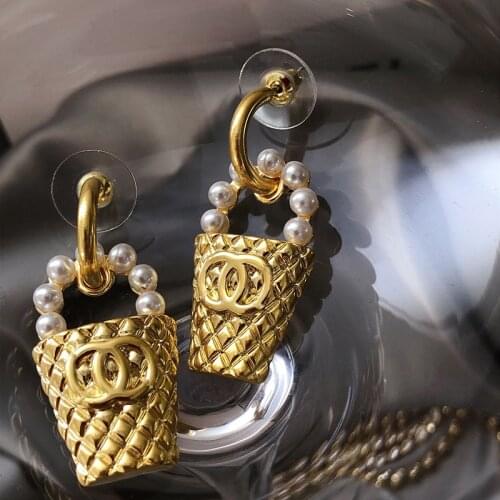 Fashion Gold Color Rhombus Bag Pearl Earrings Female Temperament Brand Fragrance C Shape Earring for Women Jewelry Friends Gifts