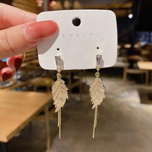 2021 Sale Gold Color Leaves Earrings for Women Creative Metal Simple Drop Earrings Tassel Design Female Fashion Jewelry