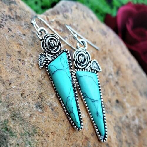 Charm Bohemia Geometric Stone Drop Earrings for Women Rose Flower Triangle Pendant Green Resin Crochet Earrings Party Jewelry