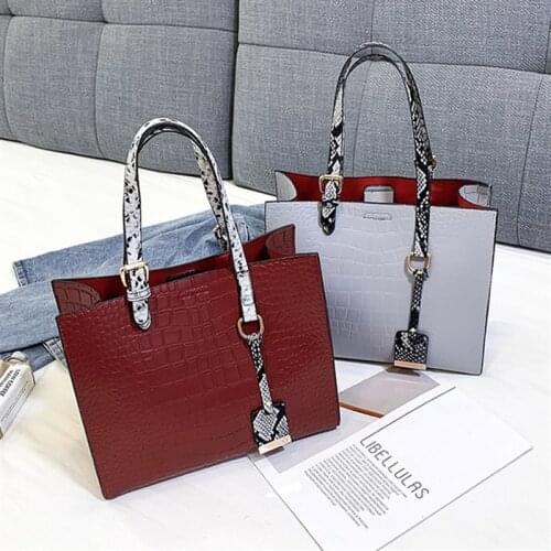 Womens bag 2020 handbag messenger bag outdoor travel fashion wild large capacity pu shoulder bag