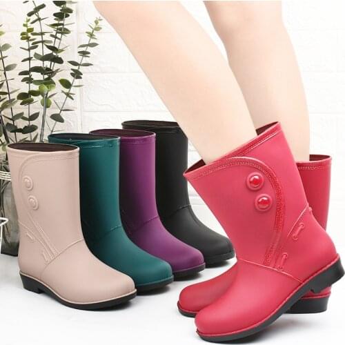 Fashion Plush Rain Shoes for Women Warm High Tube Rainboots Winter Solid Color Low-heel Non-slip PVC Rubber garden galoshes 2021