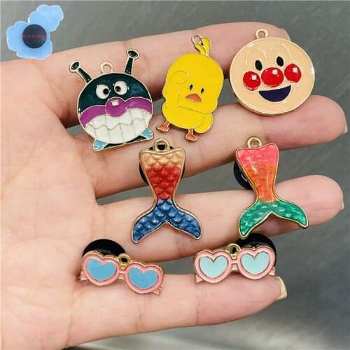 1pcs Japanese Cartoon Duck Metal Shoes Accessories Garden Shoe Decorations For Boys Girls Wristband Croc Jibz Charm