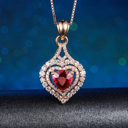 Elegant Womens Necklace Romantic Heart-shaped Emerald Blue Gem Jewelry Pendant Suitable for Womens Wedding Accessories