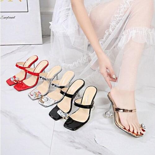 2021 New Korean Fashion Metal Decoration Rhinestone Flip Flops Casual Sandals Womens Transparent Stiletto Single Shoes