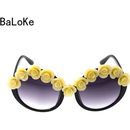 Fashion Baroque Retro Sunglasses Women Yellow Flower Sunglass Retro Round Beach Sunglasses For Vacation Summer Style Decoration