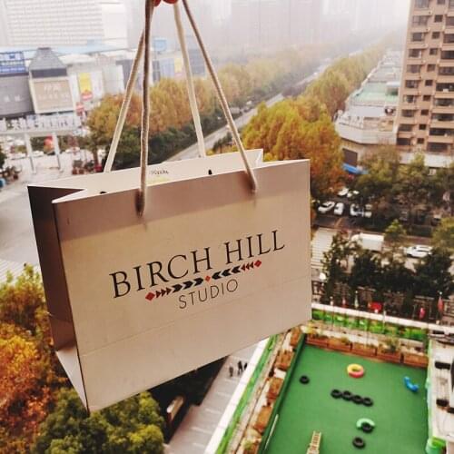 Wholesale 500Pcs/Lot Luxury Gift Clothes ECO White Paper Shopping Bags Customized Hot Stamping Brand Logo for Ads Free Shipping